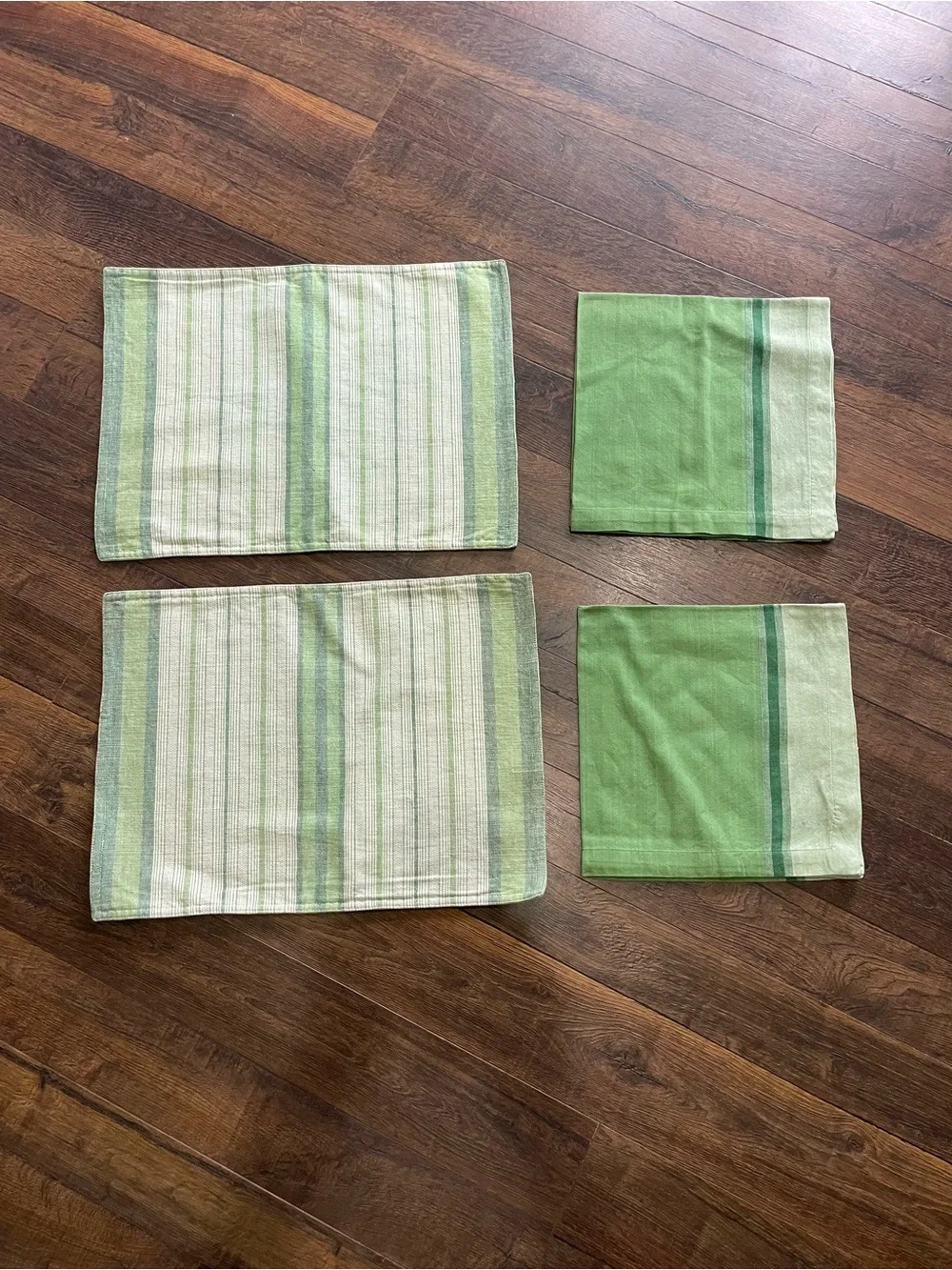 Crate&Barrel Mason Vivre 4 piece Green Cotton Placemat & Napkin Set for 2